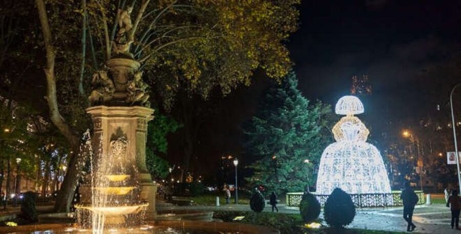 Madrid: City Highlights Tuk Tuk Tour - The Royal Palace, cathedral, and old Madrid