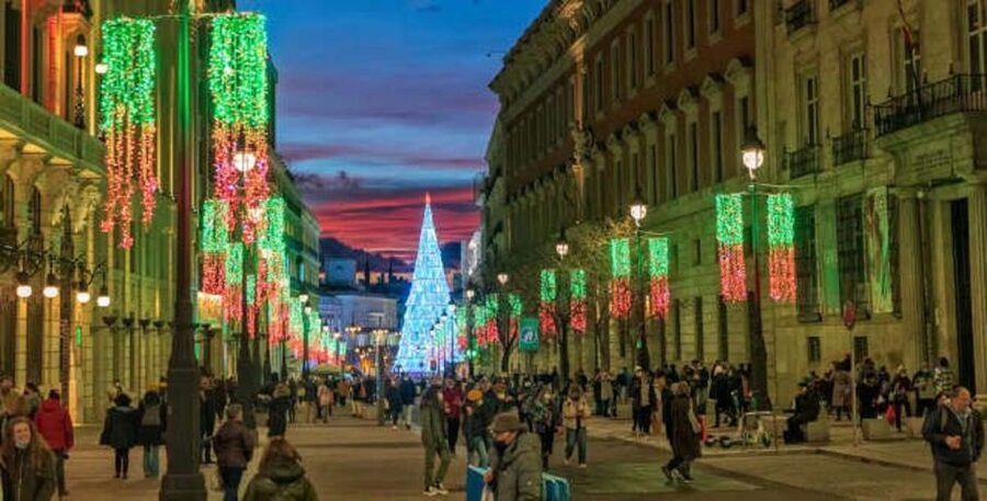 Madrid: City Highlights Tuk Tuk Tour - The guides make or break the experience