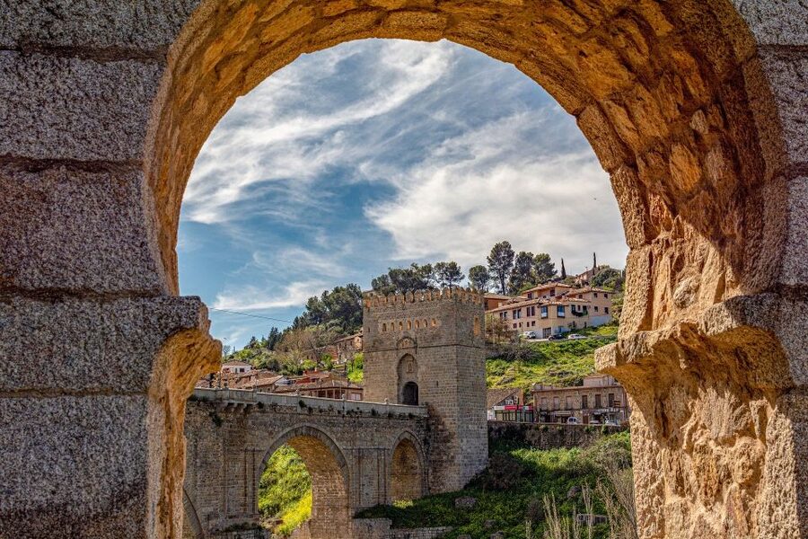 Madrid: Day Trip to Toledo with Walking Tour & Small Group - The panoramic view gives Toledo a proper introduction