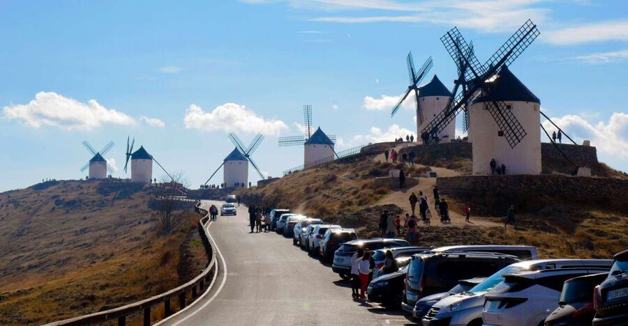Madrid: Don Quixote de la Mancha Windmills & Toledo Tour - Cerro Calderico and the windmills of Consuegra