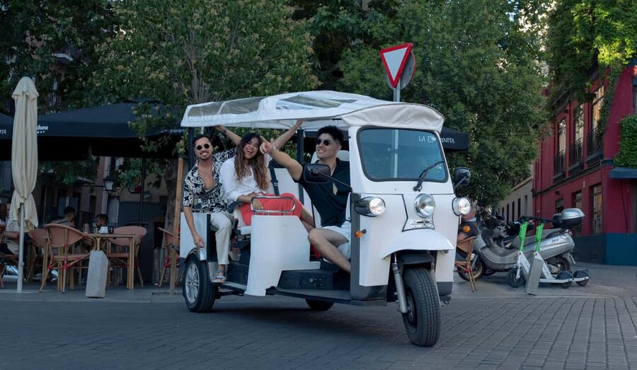 Madrid: Eco-Friendly, Private, and Unique Tuk Tuk Experience - Plaza de España, Callao, and Madrid’s grand center