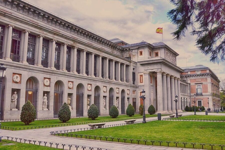 Madrid: El Prado Museum and the Royal Palace Guided Tour - Inside the Prado Museum with a clear plan