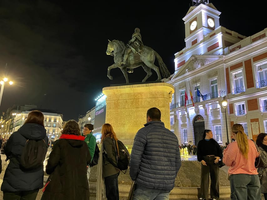 Madrid: Enchanted Evening Walking Tour in Spanish - The guide makes or breaks this experience