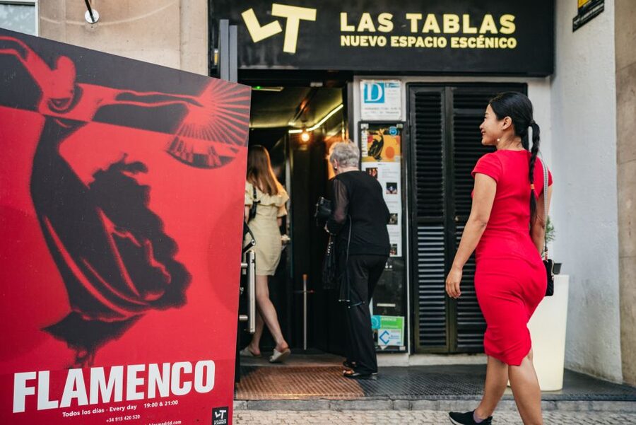 Madrid: Flamenco Show at Tablao "Las Tablas" with Drink - Wine, sangria, snacks, and the dinner option