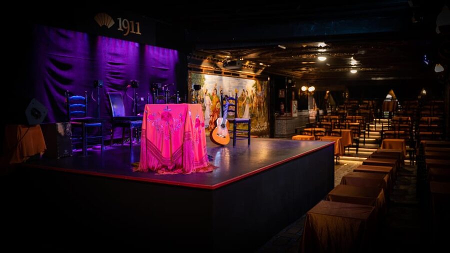 Madrid: Flamenco Show&Drink at Tablao 1911 (World's Oldest) - The atmosphere inside the historic room