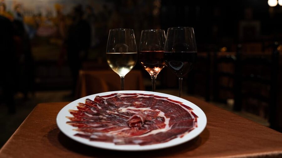 Madrid: Flamenco Show&Drink at Tablao 1911 (World's Oldest) - Who will enjoy this show most?
