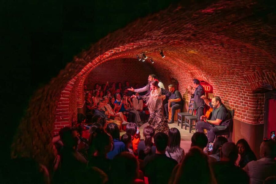 Madrid: Flamenco Show Entry Ticket with Drink & Artist Talk - Five artists, one tight circle of sound
