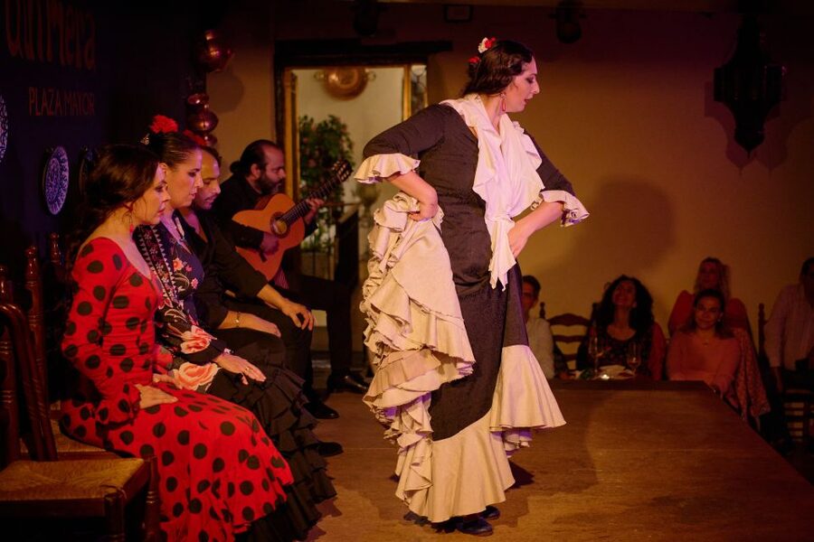 Madrid: Flamenco Show La Quimera with Drinks & Dinner Option - Why La Quimera feels different from a big stage show