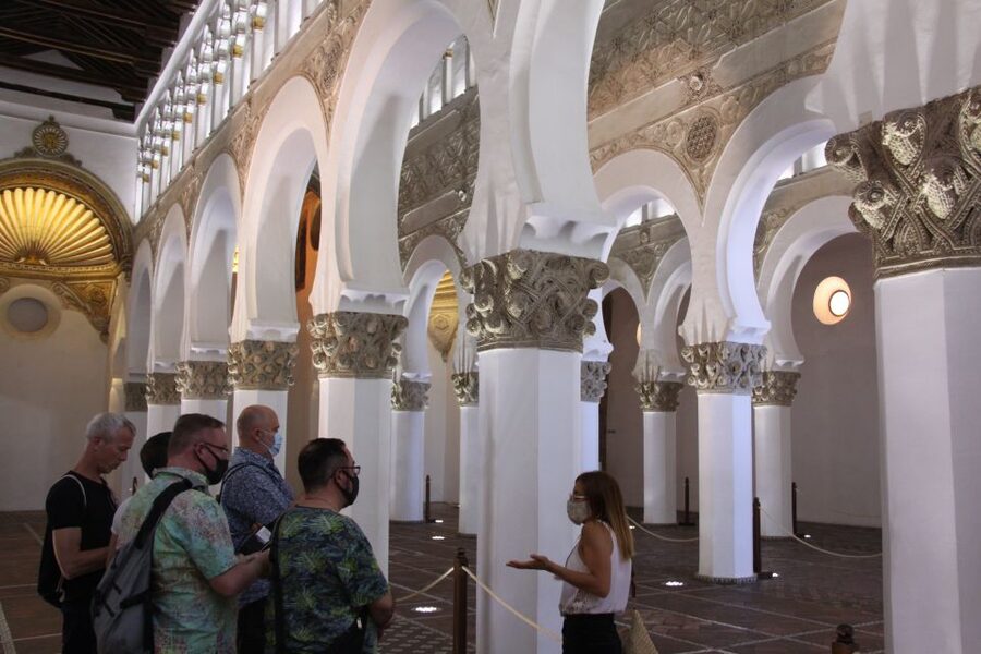 Madrid: Full-Day Guided Tour of Toledo with Cathedral Visit - What the guide adds to the experience