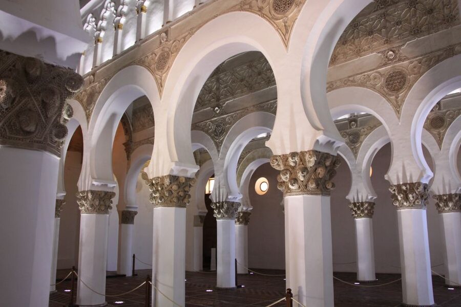 Madrid: Full-Day Guided Tour of Toledo with Cathedral Visit - Transport is simple, but the meeting point matters