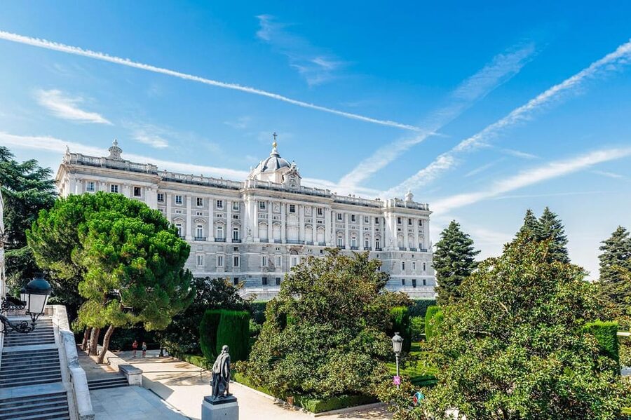 Madrid: Guided Tour of the Royal Palace with Fast Access - Meeting at Plaza de la Villa