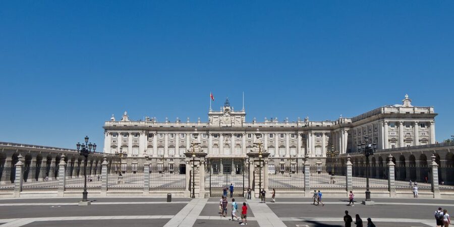 Madrid: Guided Visit to the Royal Palace - Security, lockers, and the first palace impression