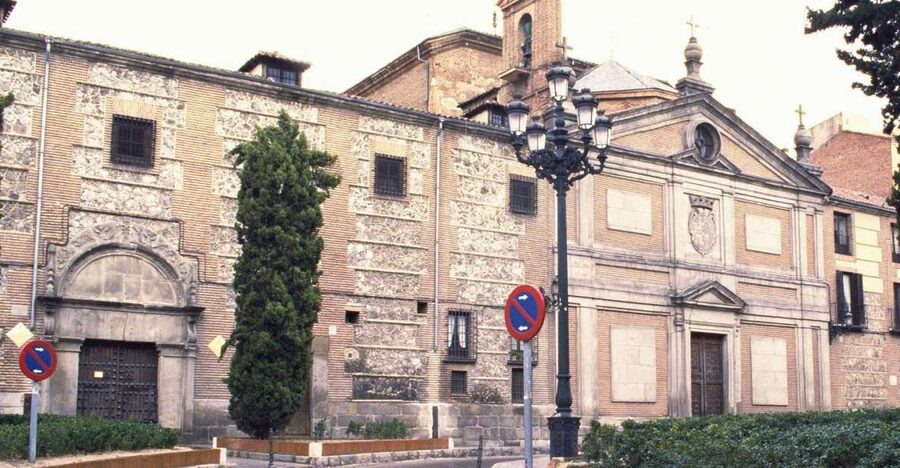 Madrid: Guided Walking Tour of Monasterio de las Descalzas - The cloister and the procession route