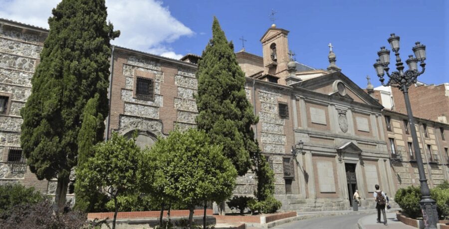 Madrid: Guided Walking Tour of Monasterio de las Descalzas - Meeting at Plaza de las Descalzas