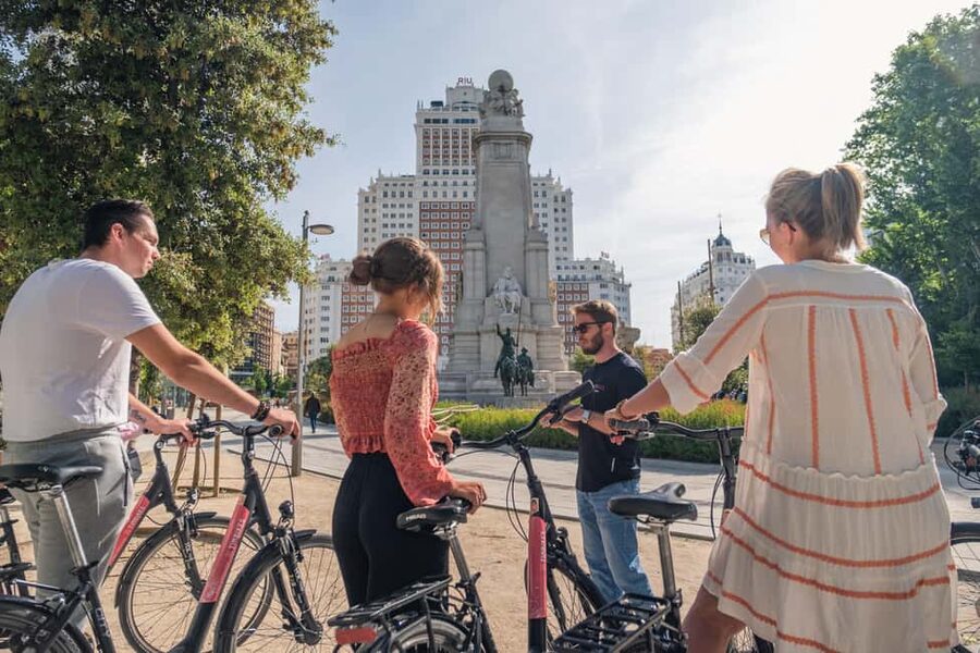Madrid: Highlights Bike Tour with Optional E-Bike or Tapas - Plaza de Oriente, the Royal Palace, and Almudena Cathedral