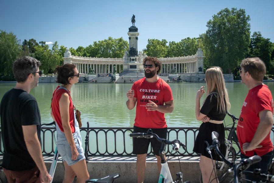 Madrid: Highlights Bike Tour with Optional E-Bike or Tapas - Thirty minutes in Retiro Park