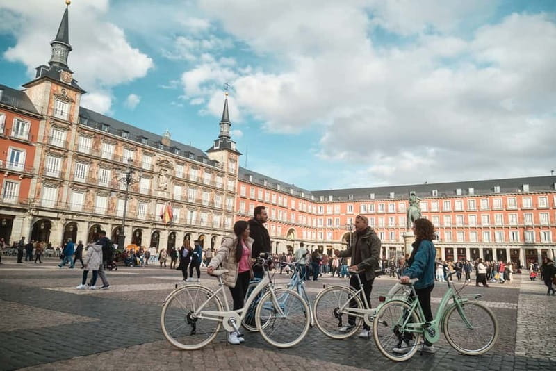 Madrid: Highlights Guided Vintage Bike Tour and Tapas Option - Starting in the Literary Quarter