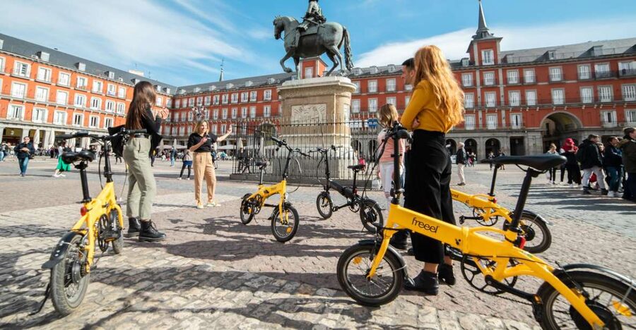 Madrid: Highlights & Parks with Electric Bike Private Tour - What the three hours feel like
