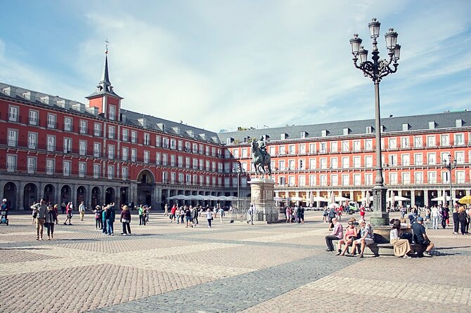 Madrid Historic Centre Food Tour with Authentic Tapas & Wines - The squid sandwich Madrid locals love