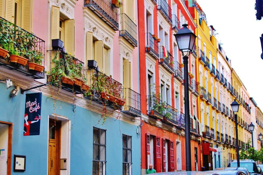 Madrid Historical Centre & Old Town Walking Tour in French - Starting at Puerta Cerrada