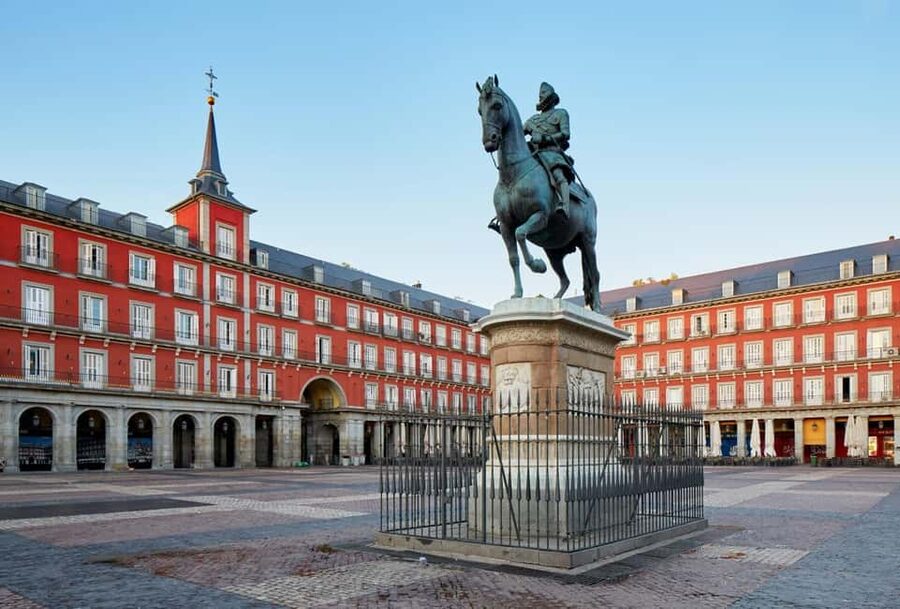 Madrid Historical Centre & Old Town Walking Tour in French - Mercado de San Miguel and a taste of modern Madrid