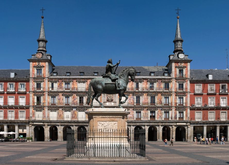 Madrid Historical Centre & Old Town Walking Tour in French - How the guides shape the experience