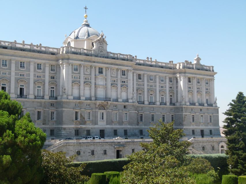 Madrid Historical Centre & Old Town Walking Tour in French - Plaza Mayor and the heart of old Madrid