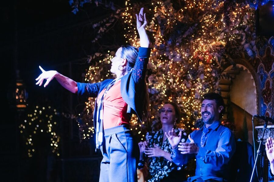 Madrid: Live Flamenco Show with Food and Drinks Options - Why the Alhambra-inspired room matters