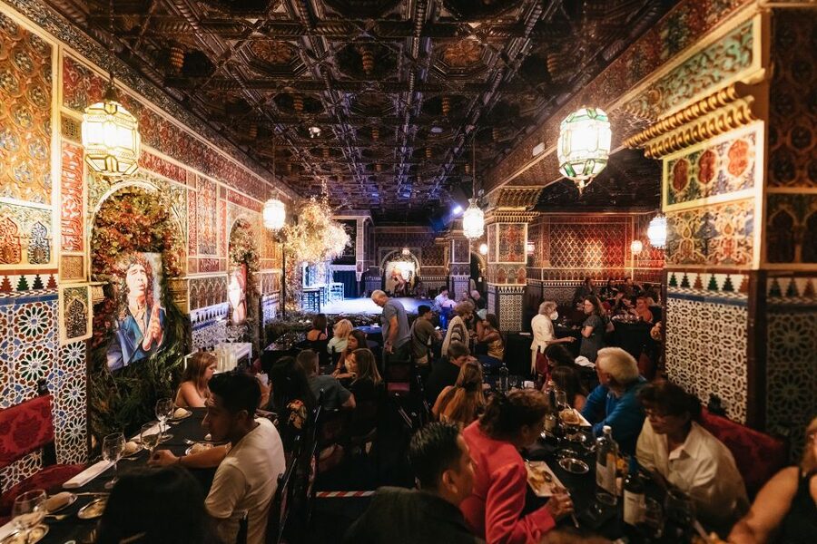 Madrid: Live Flamenco Show with Food and Drinks Options - Seating, sightlines, and the phone problem
