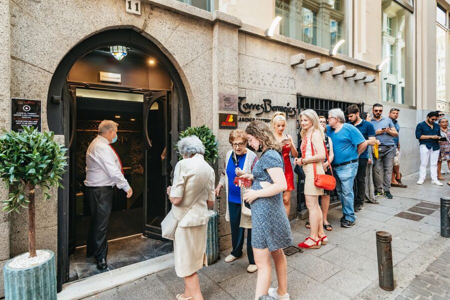 Madrid: Live Flamenco Show with Food and Drinks Options - How the dinner timing works