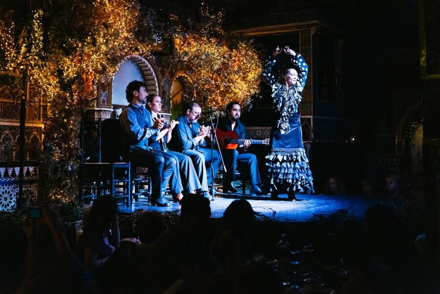 Madrid: Live Flamenco Show with Food and Drinks Options - What happens during the one-hour flamenco show