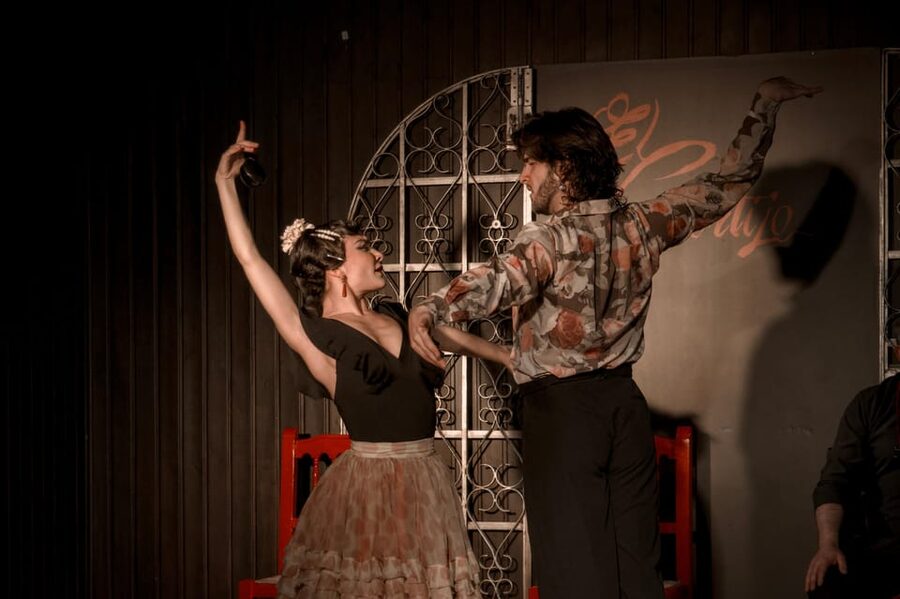 Madrid: Local Flamenco Show at El Cortijo - Arriving at the small bar