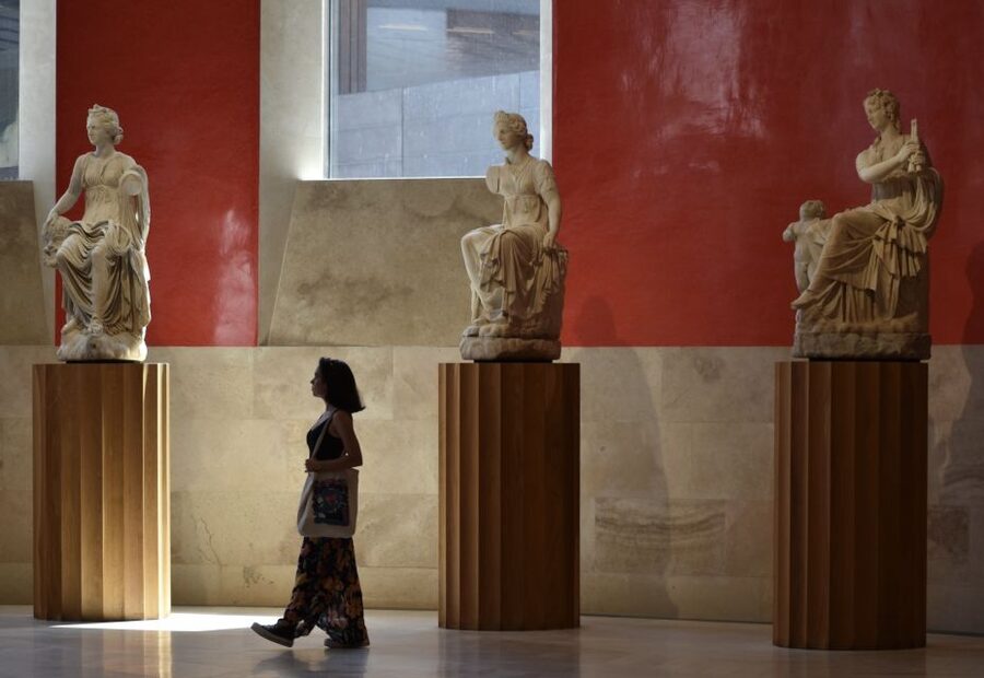 Madrid: Museo del Prado Guided Tour - Entering the Prado with a clear plan