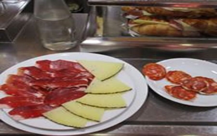 Madrid: Old Madrid Walking Food and Wine Tour - Who should book this tour?