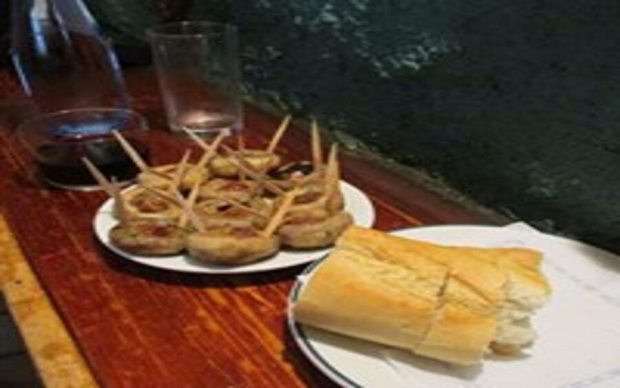 Madrid: Old Madrid Walking Food and Wine Tour - Plaza Mayor and the old city streets