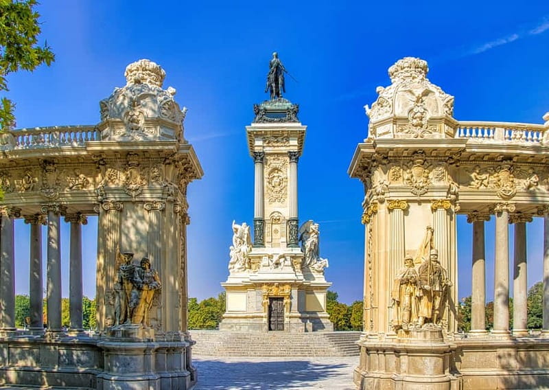 Madrid: Old Town, Poets District, and Royal Palace Tour - Plaza Mayor and the Cuchilleros Arch
