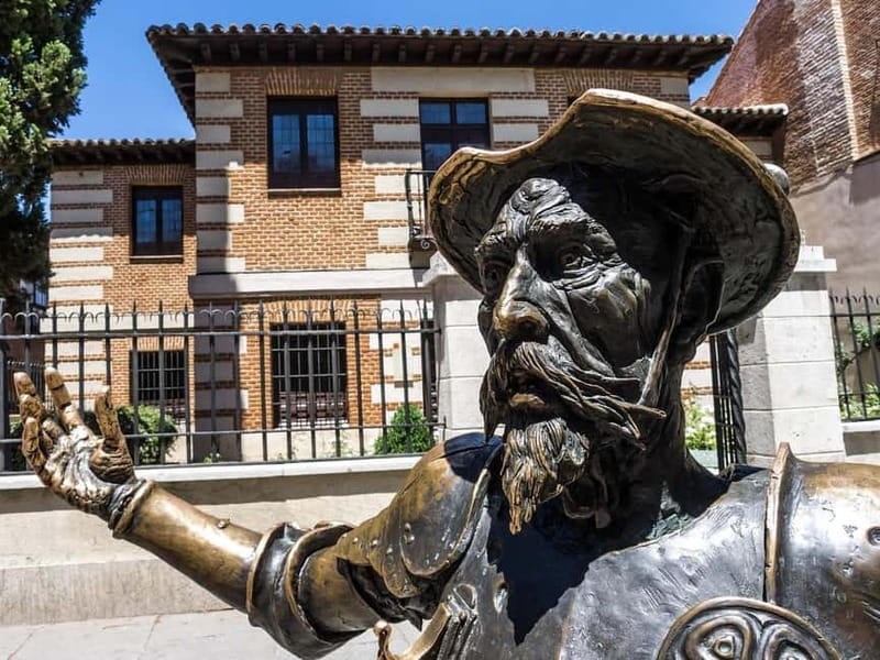 Madrid: Old Town, Poets District, and Royal Palace Tour - Calle del Codo and Plaza de la Villa