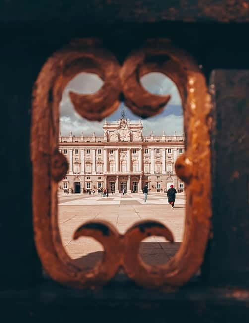 Madrid: Old Town, Poets District, and Royal Palace Tour - What the guides add to the walk
