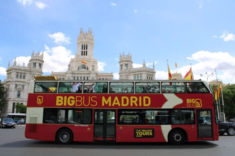 Madrid: Open-Top Big Bus Sightseeing Tour with Live Guide - Why this bus ride works well in Madrid