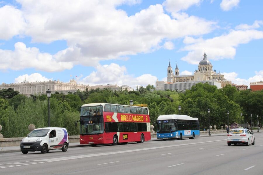 Madrid: Open-Top Big Bus Sightseeing Tour with Live Guide - Prado, Reina Sofía, and Thyssen-Bornemisza museums