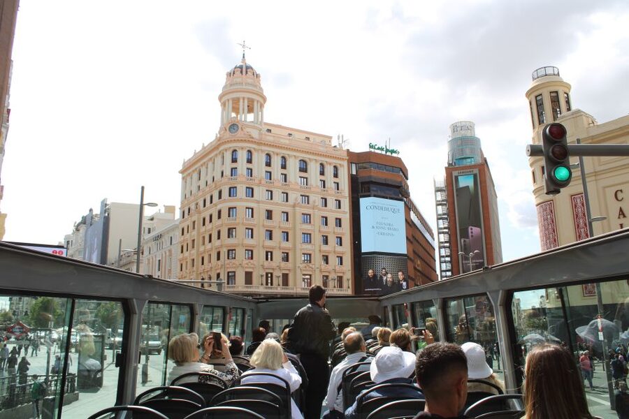 Madrid: Open-Top Big Bus Sightseeing Tour with Live Guide - Day ride or illuminated evening tour