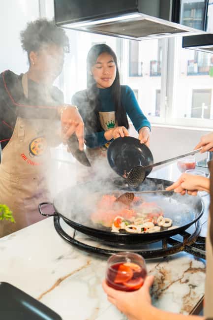 Madrid: Paella and Sangria Workshop with Tapas - Starting with tapas and Spanish flavors