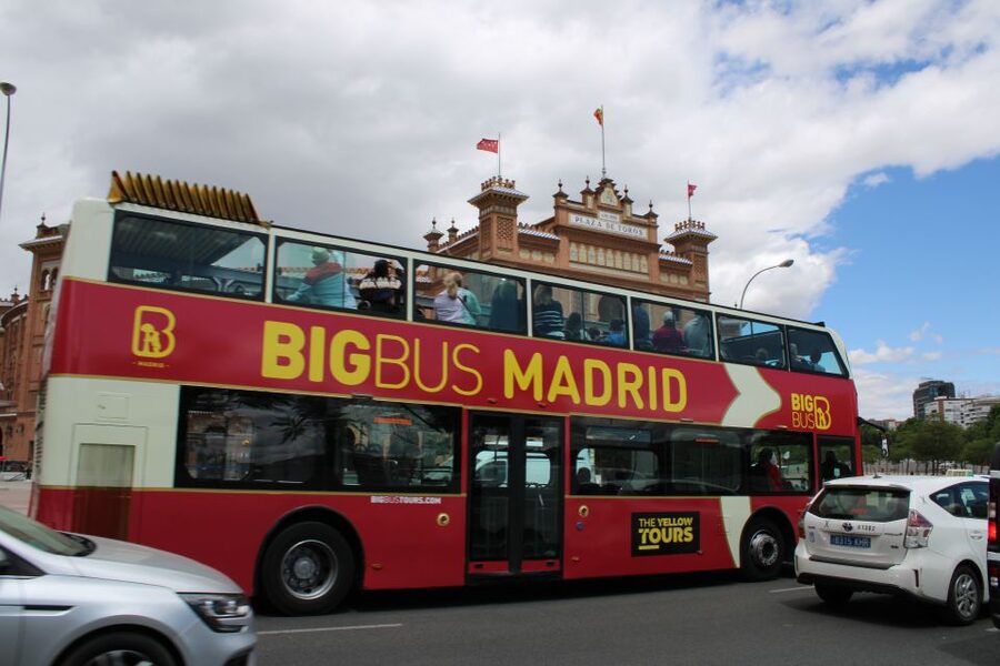 Madrid: Panoramic Open-Top Bus Day or Night Tour with Guide - Prado, Retiro, and the grand eastern boulevard