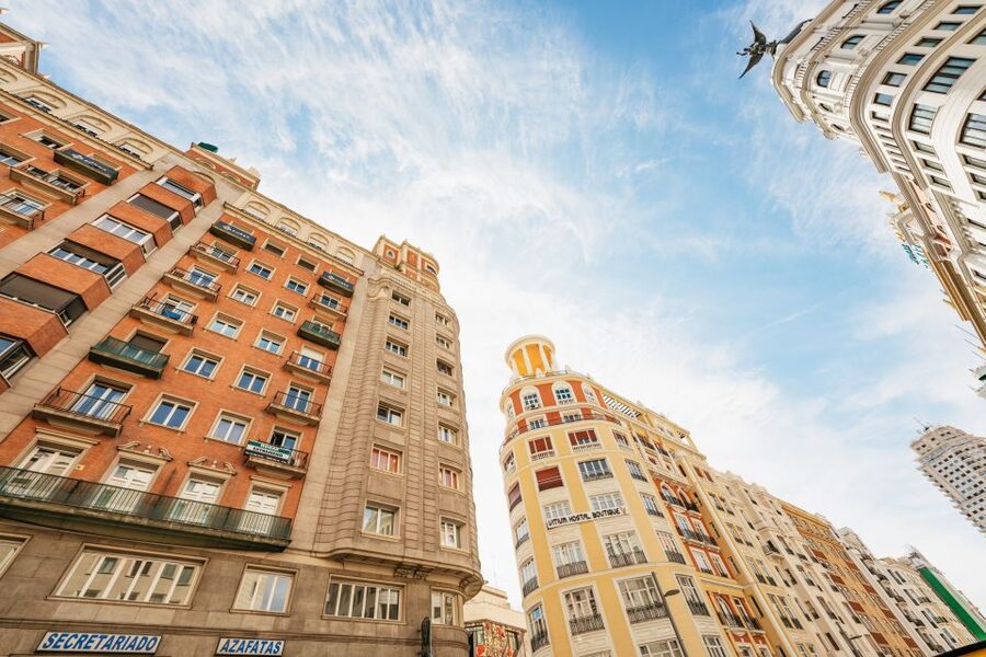 Madrid: Panoramic Route City Tour - The walking tour and flamenco drink