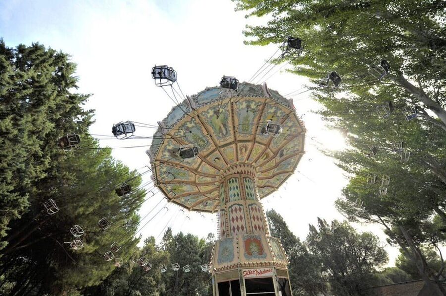 Madrid: Parque de Atracciones de Madrid Entry Ticket - Shows, street performances, and seasonal events