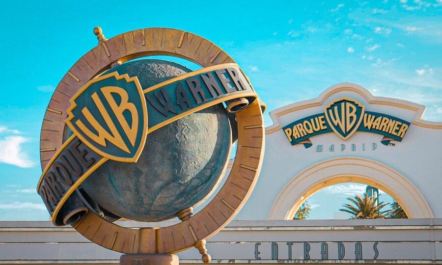 Madrid: Parque Warner Ticket and Roundtrip Transportation - Your first look at Hollywood Boulevard