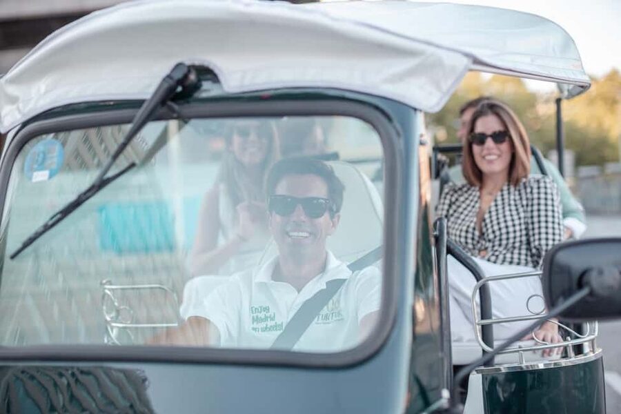 Madrid: Private City Tour by Eco Tuk Tuk - San Jerónimo el Real and El Casón del Buen Retiro
