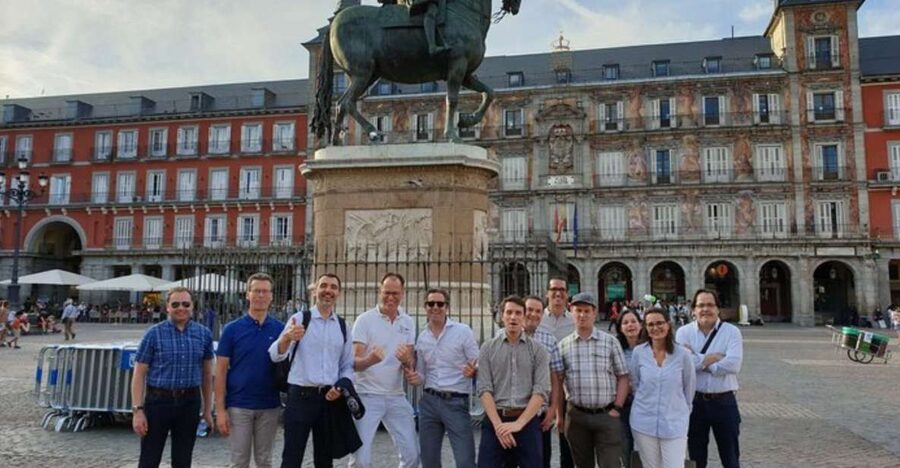 Madrid: Private custom tour with a local guide - Choosing between two hours and eight