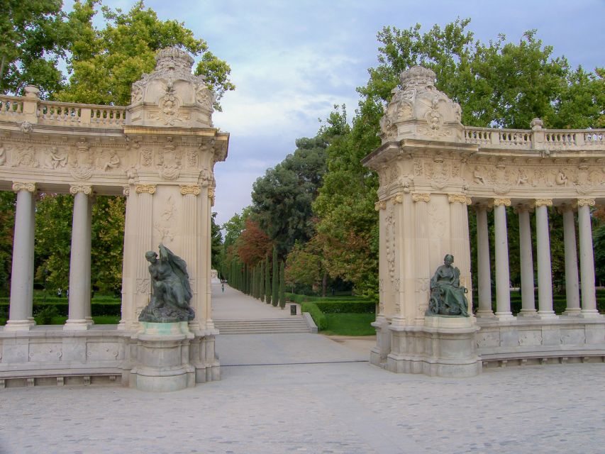 Madrid: Private Customized Walking Tour with a Local Host - The guides can shape the whole experience