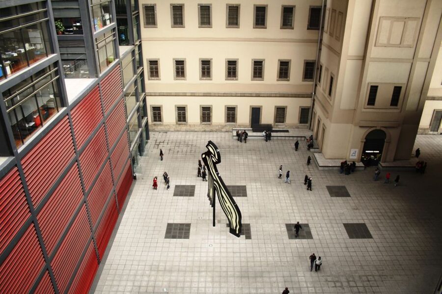 Madrid: Reina Sofía Guided Tour with Skip-the-Line Tickets - Guide quality and the bilingual question